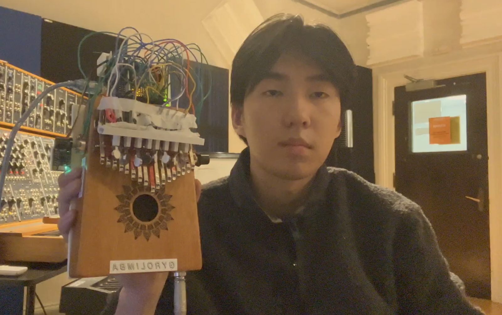 Gyrolimba motion-controlled kalimba